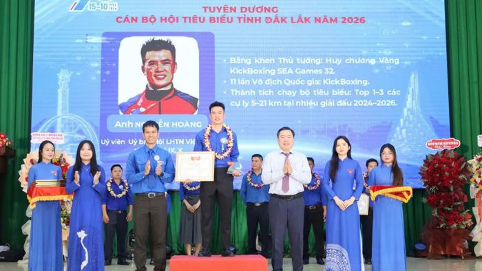 Tuyên dương cán bộ hội tiêu biểu năm 2026. (Ảnh: CTV)