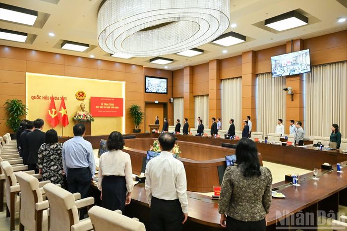 Quang cảnh Lễ trao tặng Huy hiệu 35 năm tuổi Đảng. (Ảnh: DUY LINH)