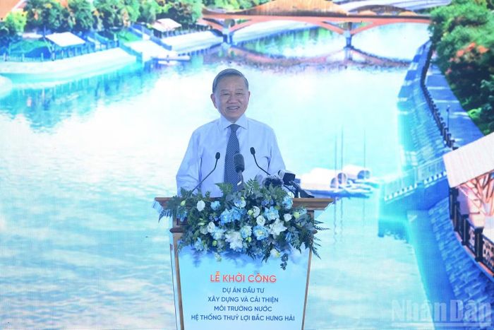 Tổng Bí thư, Chủ tịch nước Tô Lâm phát biểu tại Lễ khởi công Dự án đầu tư xây dựng và cải thiện môi trường nước hệ thống thủy lợi Bắc Hưng Hải. (Ảnh: ĐĂNG KHOA)