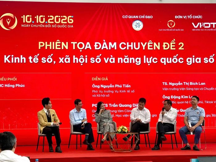 Các đại biểu trao đổi về khả năng tham gia, hưởng lợi của các nhóm người dân trên môi trường số. (Ảnh: TRÀ MY)