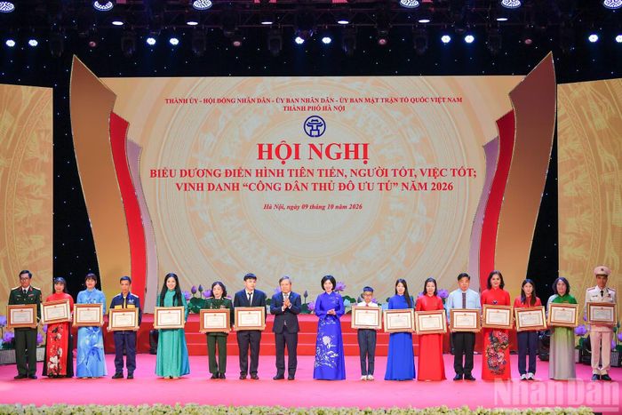 Phó Bí thư Thành ủy, Chủ tịch Ủy ban nhân dân thành phố Hà Nội Vũ Đại Thắng, Chủ tịch Hội đồng Thi đua-Khen thưởng thành phố Hà Nội và Phó Bí thư Thành ủy, Chủ tịch Hội đồng nhân dân thành phố Hà Nội Phùng Thị Hồng Hà biểu dương điển hình tiên tiến, người tốt, việc tốt năm 2026.
