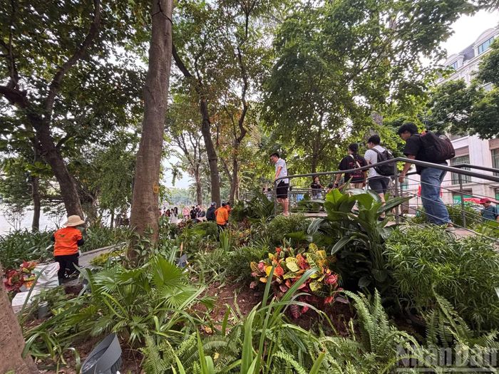 Không gian "Dải lụa ký ức" được tổ chức nhân dịp kỷ niệm 72 năm Ngày Giải phóng Thủ đô và Ngày Văn hóa Việt Nam. (Ảnh: HỒNG QUÂN)