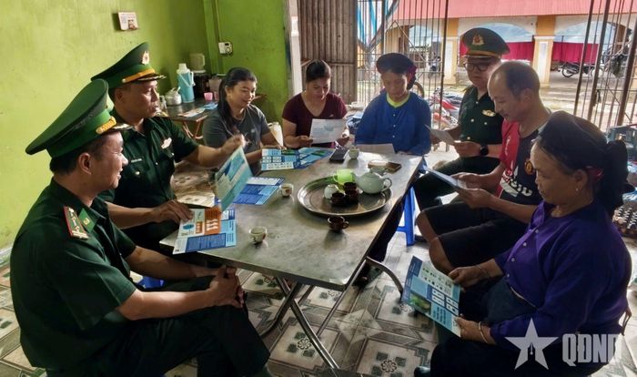  Tổ chức tuyên truyền, vận động nhân dân tham gia đấu tranh phòng, chống mua, bán người và xuất, nhập cảnh trái phép tại nhà dân ở thôn Tả Chải, xã Bản Máy.
