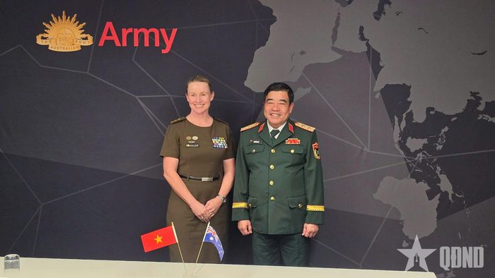 Trung tướng Nguyễn Bá Lực gặp song phương Trung tướng Susan Coyle, Tư lệnh Lục quân Australia. 