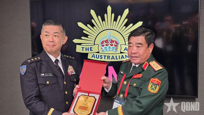 Trung tướng Nguyễn Bá Lực gặp song phương Đại tướng Arai Masayoshi, Tham mưu trưởng Lực lượng Phòng vệ mặt đất Nhật Bản. 