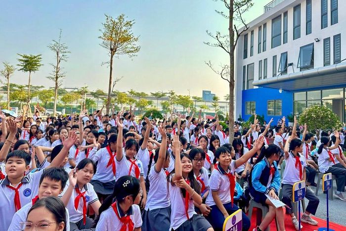  Hoạt động tuyên truyền an toàn giao thông nằm trong kế hoạch của Công an TP Hà Nội nhằm tăng cường phổ biến, giáo dục pháp luật cho học sinh. 