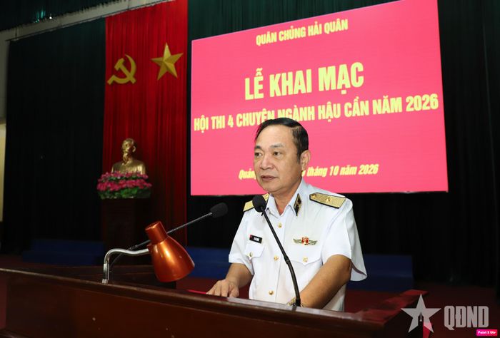 Chuẩn đô đốc Lê Bá Quân, Phó tư lệnh Quân chủng Hải quân phát biểu chỉ đạo khai mạc hội thi.