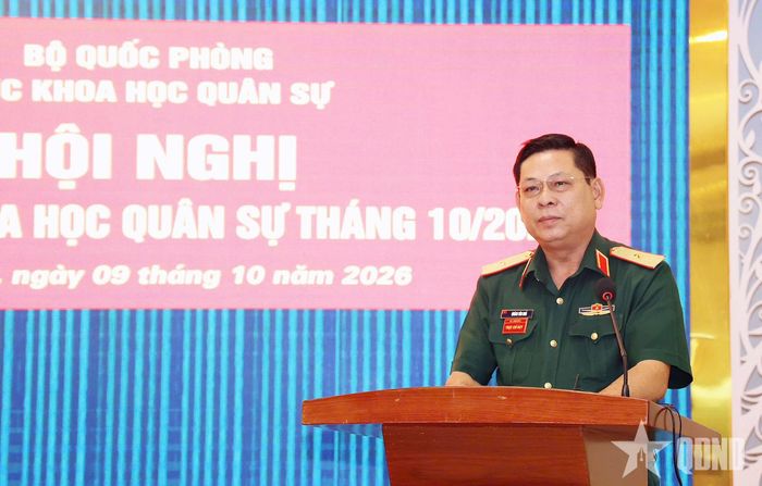 Thiếu tướng Quách Văn Nhỏ, Phó tư lệnh Quân khu 9 phát biểu tại hội nghị.