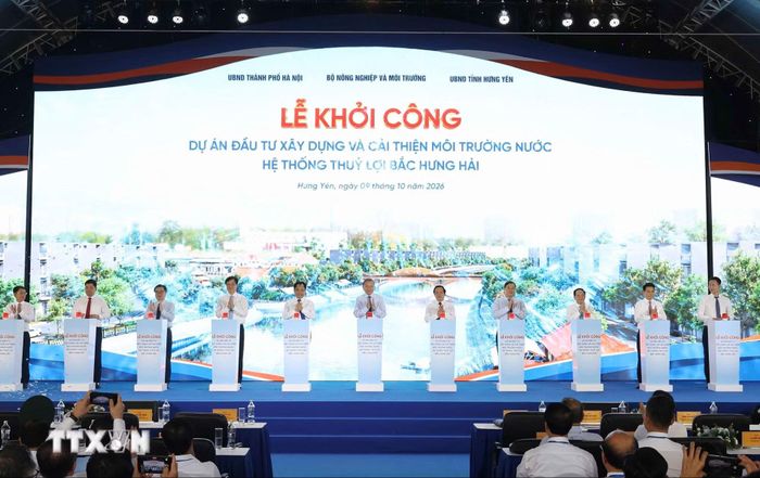  Tổng Bí thư, Chủ tịch nước Tô Lâm và các đại biểu thực hiện nghi thức khởi công Dự án nâng cấp, hiện đại hóa và cải thiện môi trường nước hệ thống thủy lợi Bắc Hưng Hải.