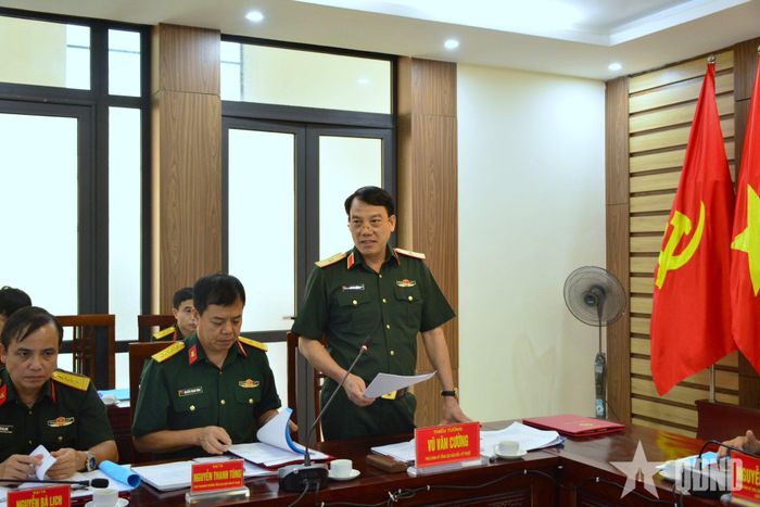Thiếu tướng Vũ Văn Cường, Phó chính ủy Tổng cục Hậu cần - Kỹ thuật phát biểu chỉ đạo hội nghị.