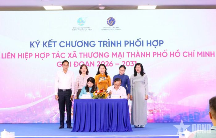Hội Liên hiệp Phụ nữ TP Hồ Chí Minh ký kết chương trình phối hợp với đơn vị đồng hành nhằm kết nối tiêu thụ sản phẩm.