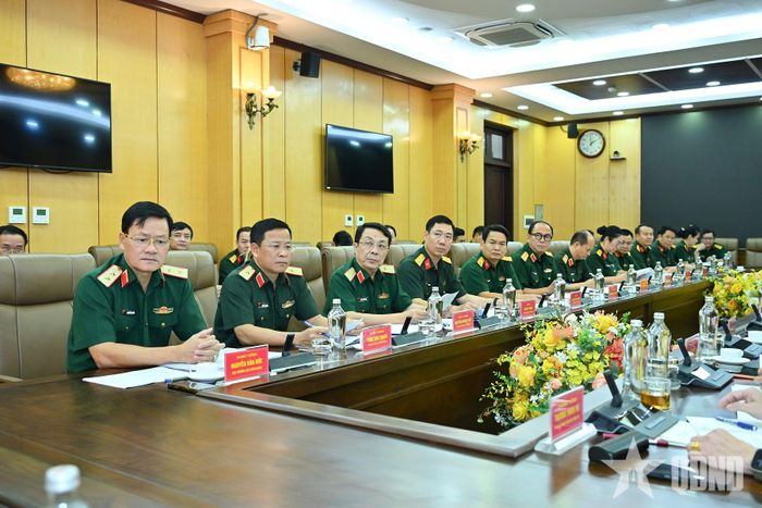 Các đại biểu dự hội nghị. 