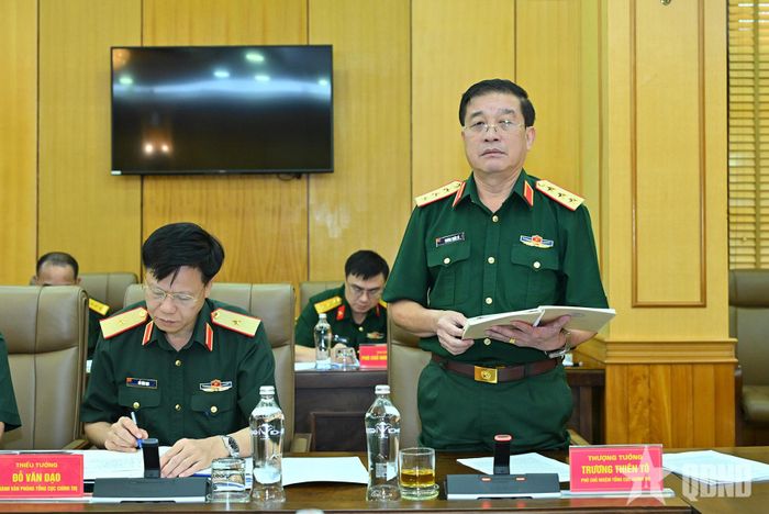 Thượng tướng Trương Thiên Tô phát biểu tại hội nghị.  