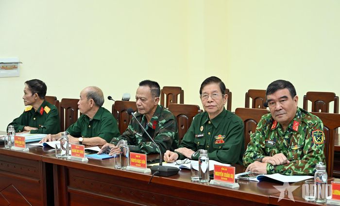 Các cựu chiến binh, nhân chứng dự hội thảo. 