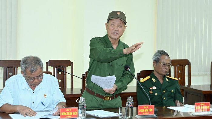 Cựu chiến binh phát biểu tại hội thảo. 