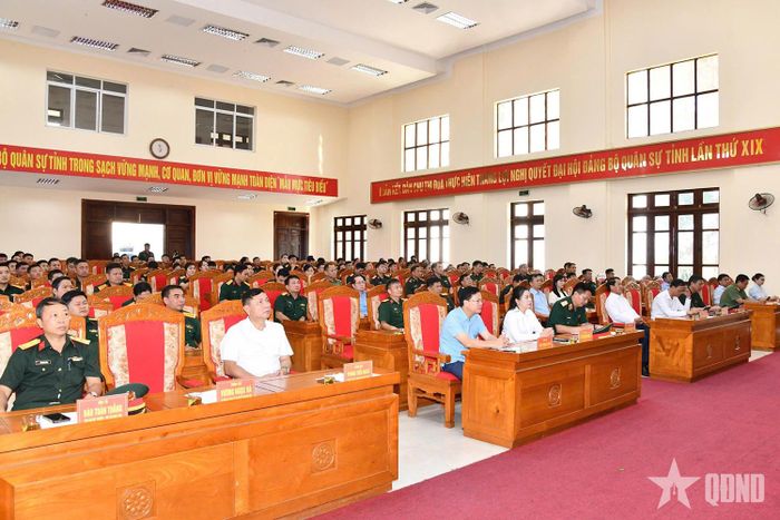 Các đại biểu dự gặp mặt. 