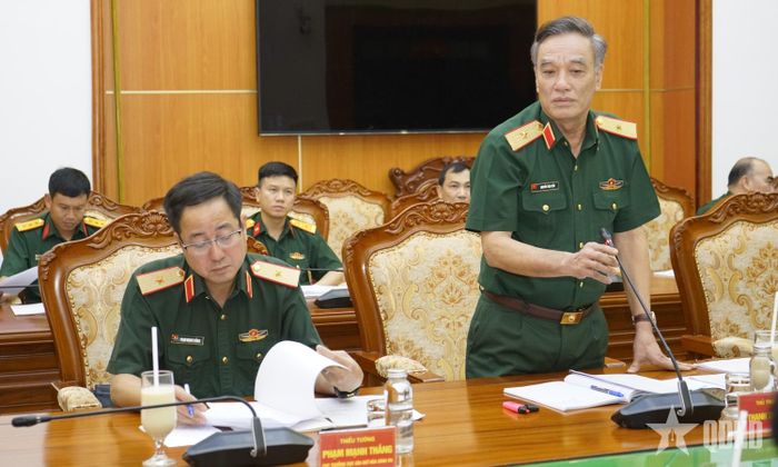  Các đại biểu phát biểu tại hội nghị.