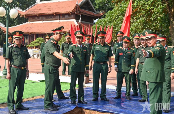  Trung tướng Trương Mạnh Dũng cùng đoàn công tác kiểm tra các hạng mục phục vụ Lễ kỷ niệm 80 năm Ngày truyền thống LLVT Quân khu 2.
