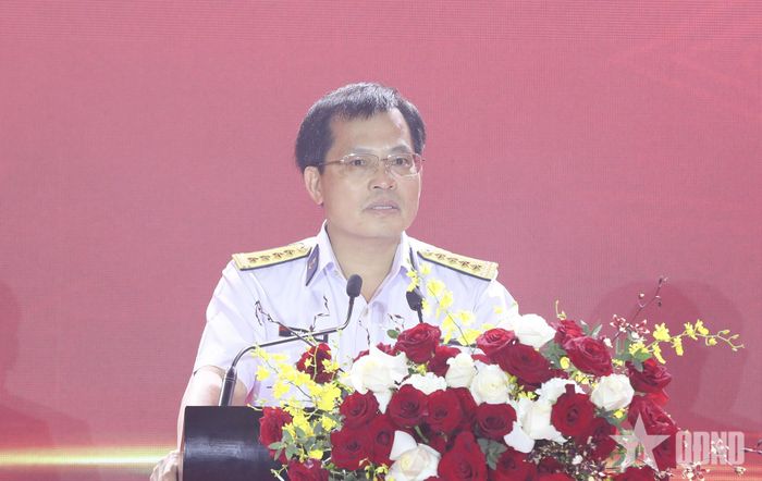 Đại tá Nguyễn Năng Toàn phát biểu tại buổi gặp mặt. 