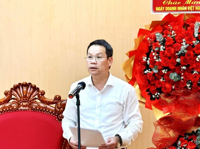 Chủ tịch UBND TP Nguyễn Mạnh Hùng phát biểu tại buổi gặp mặt.