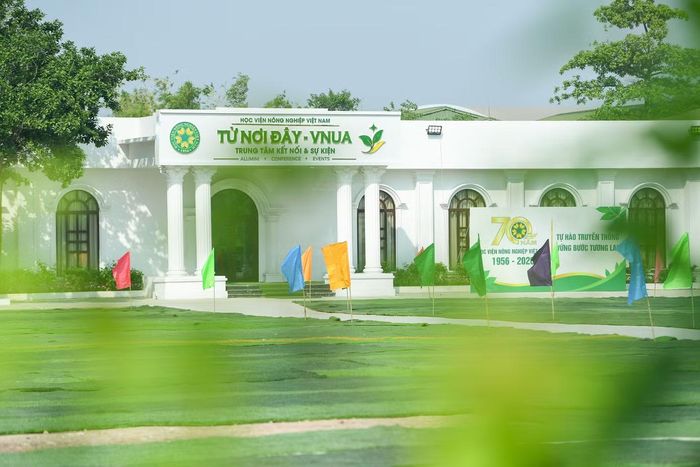 Tòa nhà cựu sinh viên ‘Từ nơi đây – VNUA’ được khánh thành dịp Học viện Nông nghiệp Việt Nam tròn 70 năm.