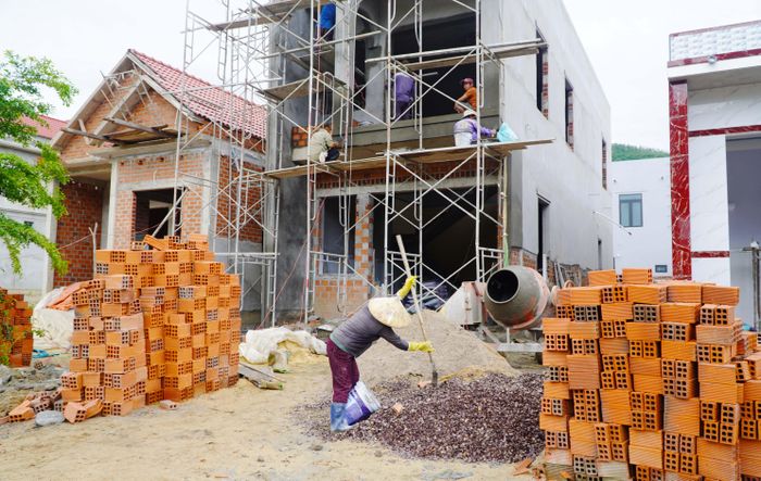  Nhiều ngôi nhà được đầu tư hàng tỷ đồng, xây nhiều tầng để chủ động ứng phó thiên tai, ngập lụt 