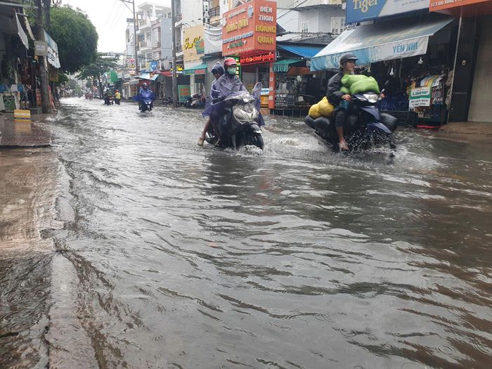  TPHCM chủ động các phương án ứng phó với triều cường cao kết hợp mưa lớn. Ảnh: KIÊN CƯỜNG 