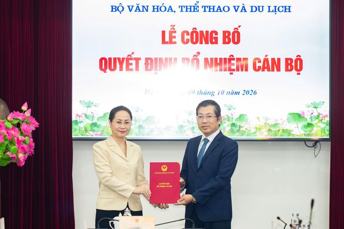  Bộ trưởng Bộ VH-TT-DL trao quyết định điều động, bổ nhiệm ông Lưu Đình Phúc giữ chức Cục trưởng Cục Xuất bản và Thư viện 