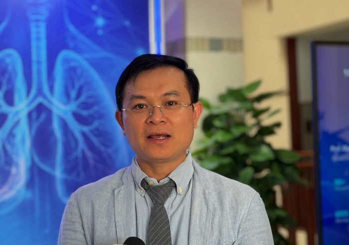 TS-BS Ngô Gia Khánh, Trưởng Khoa Phẫu thuật lồng ngực, Bệnh viện Bạch Mai. Ảnh: NGỌC DUNG