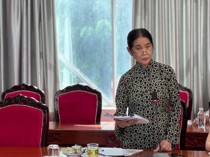  Luật sư Trương Thị Hòa (Đoàn Luật sư TPHCM) nêu ý kiến tại hội nghị 