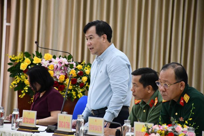  Phó Giám đốc Sở Tài tỉnh Tây Ninh Đặng Đình Toàn thông tin về tình hình phát triển kinh tế - xã hội của tỉnh tại họp báo 