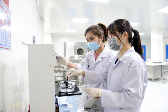 Việt Nam đặt mục tiêu đến năm 2030, 100% cơ sở sản xuất hoạt chất, tá dược đạt chuẩn. Ảnh minh họa