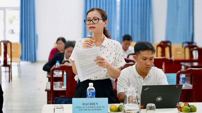  Đại diện một doanh nghiệp đóng góp ý kiến Luật bảo vệ môi trường. Ảnh: DUY TRẦN 