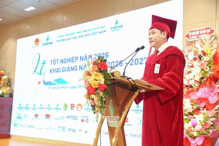  TS. Phan Minh Quốc Bình, Hiệu trưởng PVU phát biểu tại buổi lễ. 