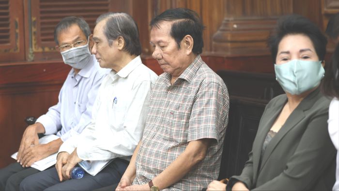 Các bị cáo tại phiên xét xử sơ thẩm