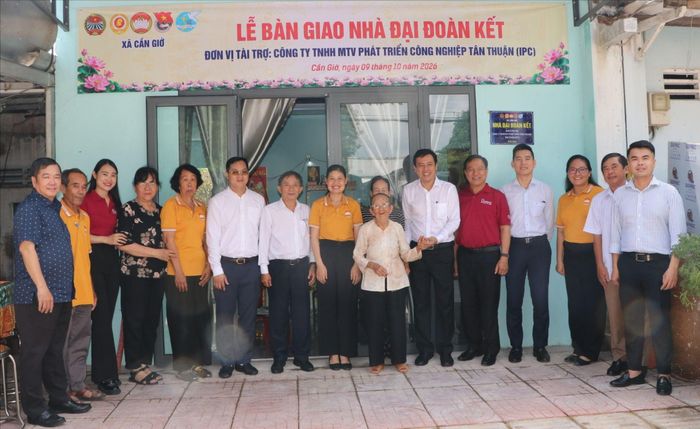  Niềm vui của bà Lê Thị Nhỏ (xã Cần Giờ) khi nhận nhà mới 
