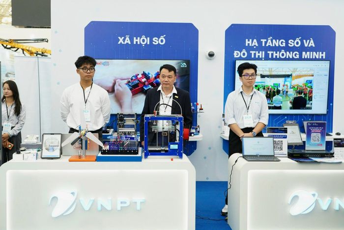  VNPT giới thiệu các giải pháp ứng dụng UAV, AI và dữ liệu dùng chung trong quản lý tài nguyên, môi trường, hạ tầng và phát triển nông nghiệp số tại diễn đàn. Ảnh: MST 