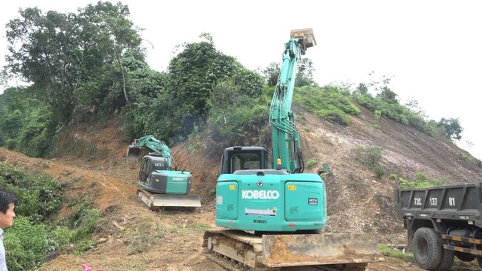 Các phương tiện, máy móc triển khai thi công tuyến đường