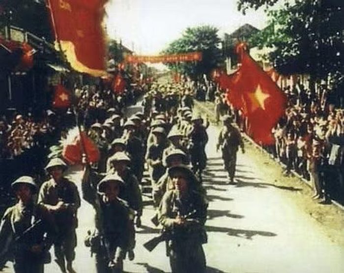 Đại đoàn 308 tiến về tiếp quản Thủ đô, tháng 10/1954. Ảnh tư liệu