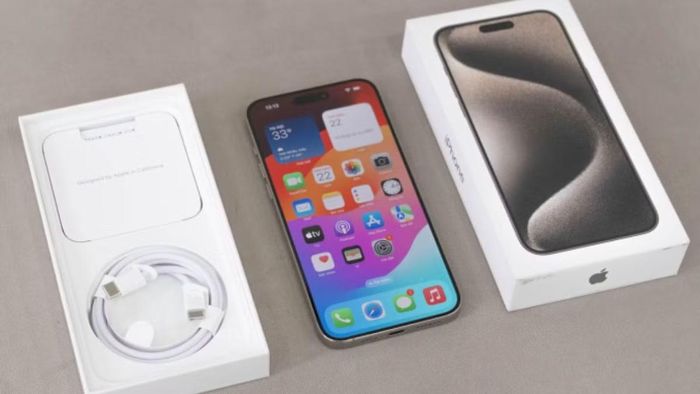 Giá máy cũ chỉ từ 13,7 đến 18,7 triệu đồng, chip A17 Pro mạnh mẽ giúp xử lý mọi tác vụ nặng và chơi game đồ họa cao trong nhiều năm tới.
