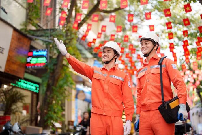 Người thợ điện Thủ đô giữa nhịp sống Hà Nội