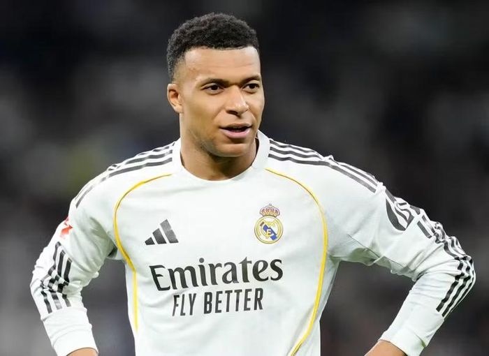 Tuy nhiên, Real Madrid chưa có ý định để ngôi sao chủ lực ra đi và chỉ cân nhắc những đề nghị đặc biệt lớn. Những thông tin về khả năng Mbappé chia tay đội bóng vào năm 2027 hiện chưa được các bên xác nhận.