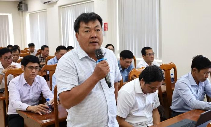 Đại biểu phát biểu góp ý đề án.