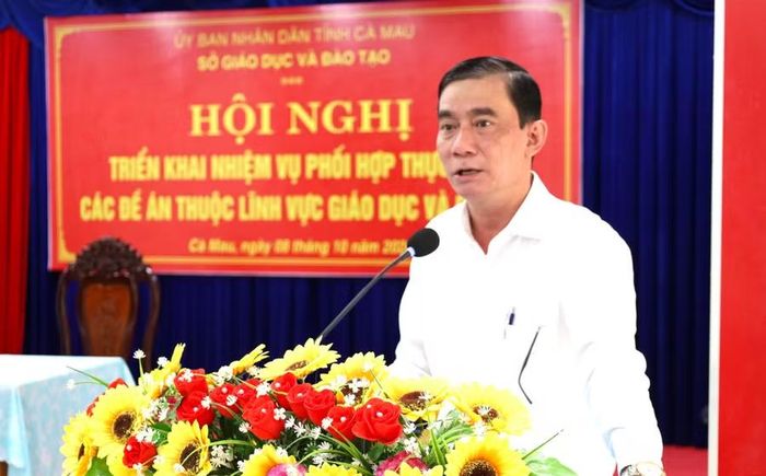 Ông Lê Hoàng Dự, Phó Giám đốc Sở GD&ĐT tỉnh Cà Mau phát biểu tại hội nghị.