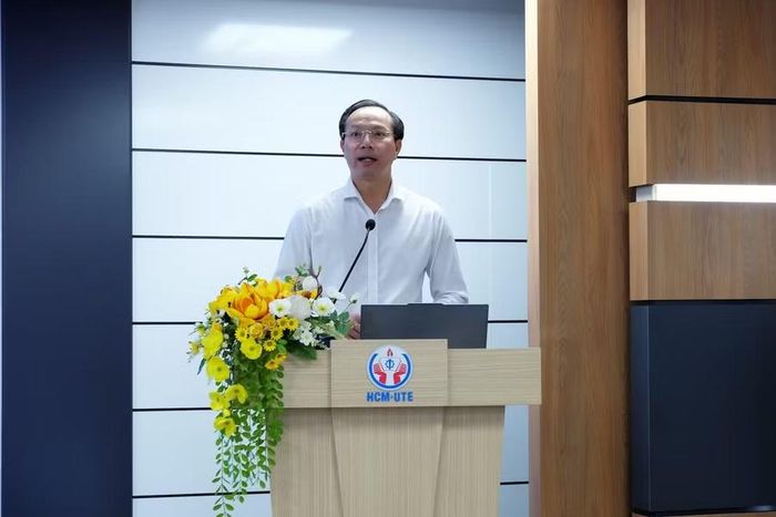  Thứ trưởng Đoàn Trung Kiên đề nghị các đại biểu tập trung thảo luận bốn nhóm vấn đề. Ảnh: Mạnh Tùng. 