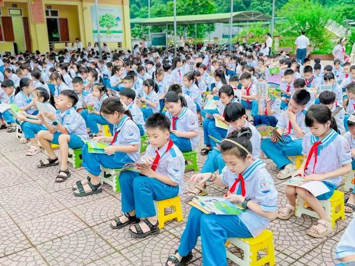 Hoạt động đọc sách, phát triển văn hóa đọc của học sinh Trường Tiểu học Hòa Bình (xã Tương Dương, Nghệ An). Ảnh: NTCC