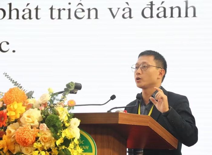 PGS.TS Nguyễn Hoàng Long chia sẻ về tích hợp mô phỏng vào chương trình đào tạo dựa trên năng lực trong khối ngành sức khỏe.
