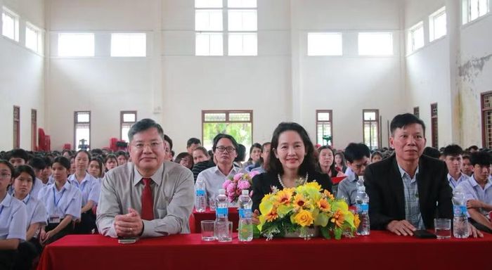 Trường THPT Gio Linh vừa phối hợp với Trường Đại học Luật TP Hồ Chí Minh tổ chức chương trình tuyên truyền, giáo dục pháp luật cho học sinh.