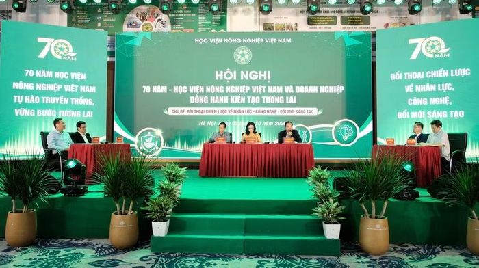 Toàn cảnh phiên đối thoại chiến lược về nhân lực, công nghệ và đổi mới sáng tạo giữa Học viện Nông nghiệp Việt Nam và các doanh nghiệp ngày 9/10.
