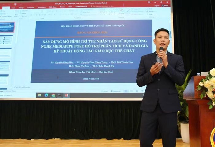 Chuyên gia tham luận tại hội thảo.